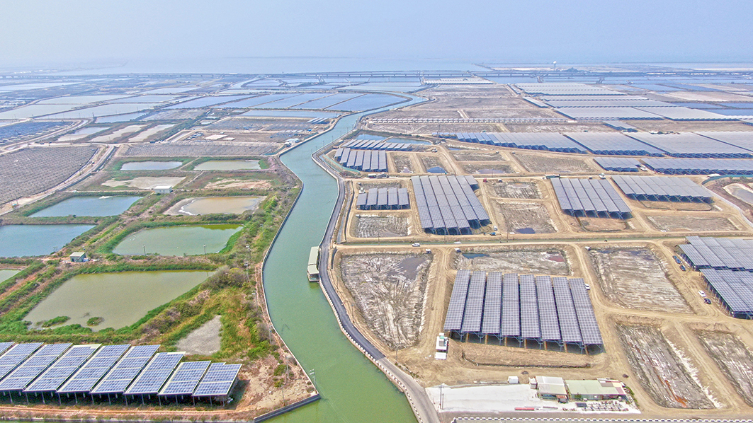 Solar System Retention Pond Drainage in Tainan, Taiwan Solar System Retention Pond Drainage in Tainan, Taiwan